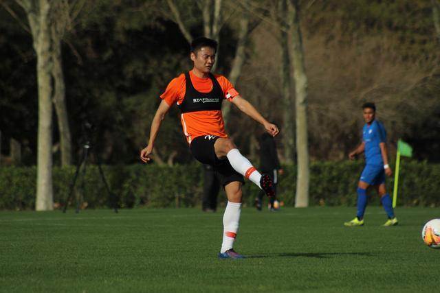 累坏了！杜兰特左小腿拉伤 至少伤停两周时间